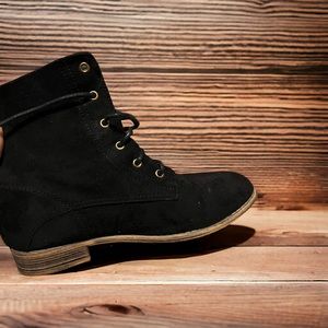 BU Collection Flat Boots